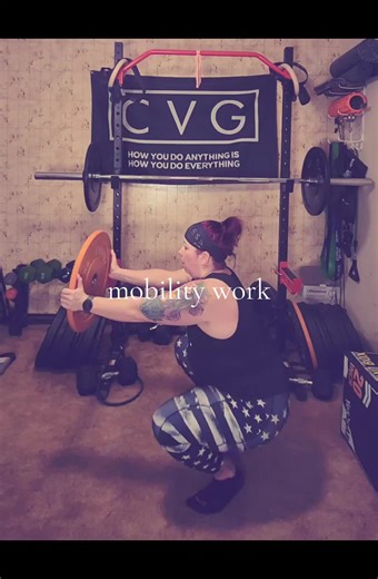 From yesterday's squat deload day. Mobility circuit: 4 rounds, squat with a plate shifts (15#) × 12, cossack squats × 12 (alt), 90/90 hip rotations × 10, side banded step overs × 8 (each side), bottom of a squat holds × 60 secs. #womenwholiftheavy #ShowYourCVG #girlswholift #womenwholift #mobilitycircuit
