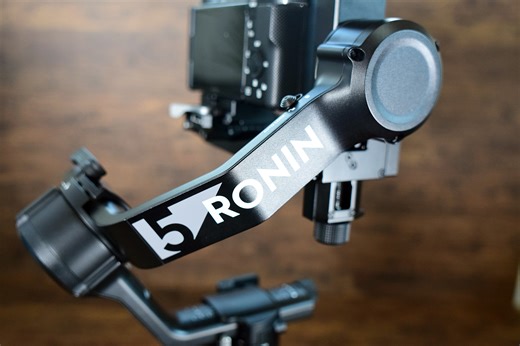 これがハイエンドジンバルというヤツか……。より簡単に強力になった「DJI RS5」【小寺信良の週刊 Electric Zooma!】