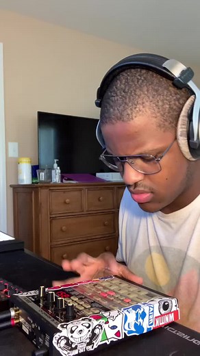 I decided to bring out the 303 today. It’s my favorite piece of equipment. #lofibeat #lofihiphop #sp404sx #sp303 #bossanova #fallvibes