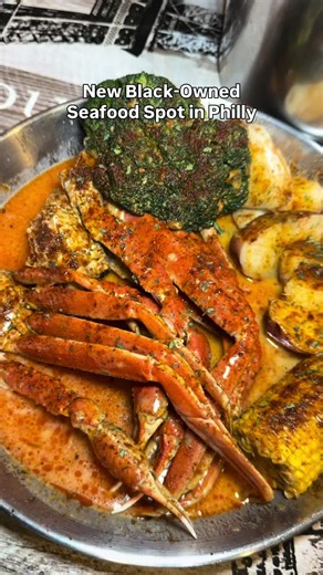 There’s a new seafood spot in South Philly worth checking out. 🦀 Two Street Crab House is a new Black-owned restaurant serving seafood boils loaded with snow crab legs, grilled snapper, lobster mac and cheese, shrimp po’boys, and plenty more. Everything I tried was packed with flavor, and if you’re a seafood lover, this is one to add to your list. 📍Two Street Crab House 604 S 2nd St Philadelphia, PA Have you been yet, or what’s your go-to seafood order? #phillyfood #phillyeats #seafoodlover