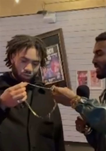 Crafting Elegant Fashion Trends for Christmas