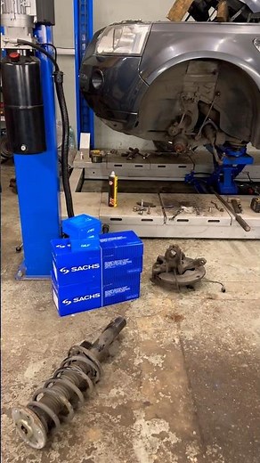 LAND ROVER Freelander II (L359) 2.2 TD4 Change Front Coil Spring Top Mounts and Shocks Absorbers 😉