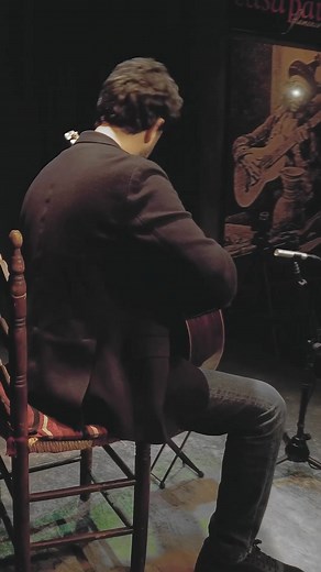 RAFAEL AGUIRRE - Danza del Fuego Fatuo - Manuel de FALLA Aquí está el primer videoclip musical de la serie “La guitarra de Rafael Aguirre”, que se emite en mi canal de YouTube y que acompaña al episodio 1 del mismo, grabado en el emblemático tablao flamenco Casa Patas junto a Pablo San Nicasio de Chalaura.com y Laerato Studios. Se trata del proyecto audiovisual más grande que he hecho, en el que habrá varios capítulos, además de vídeos musicales y muchas más sorpresas. Esta danza pertenece al ba