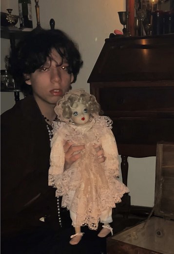 Antiguidades e Bruxaria: Desvendando Labubu