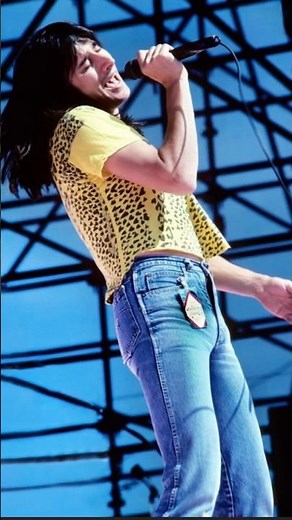 Journey🎙️(Steve perry) 🎶 ￼ don’t stop believing 1981. They escape album.💫￼