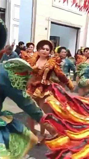 Wow! Watch These Amazing Women Dance Together on the Street! ✨