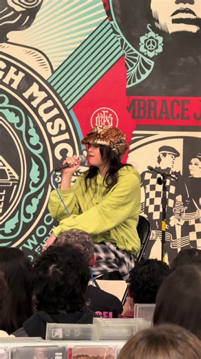 kool by benee ✨ @beneemusic @Amoeba Hollywood @Universal Music #beneemusic #music #concert #supalonely #uranangelimjustparticles