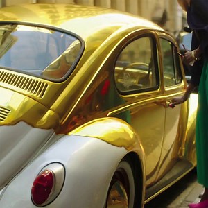 It's finally here… Introducing PANDORA Shine. Crafted with 18k gold-plated sterling silver, it's PANDORA's brightest collection yet. Discover the full collection here: https://goo.gl/LNN8tK #SHINEBright #PANDORAShine #DOPANDORA وصلت أخيراً...نقدم لكن باندورا شاين. صنعت من الفضة الاسترليني المطلية بذهب عيار 18 وهي أكثر مجموعة مشرقة حتى الآن. اكتشفي المجموعة الكاملة | Pandora