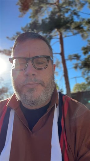 And the winners are!! @fiberenabler @theflyingtangerine @filthy_hobbitses_ @calico.ghoul @apodemusalpicola Each winner can choose one of my open edition prints of their liking. Thank you sincerely to everyone who participated. Such a beautiful thing to see. | Anthony Hurd