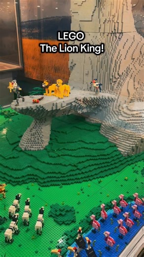 HUGE LEGO LION KING DISPLAY! 😱 🦁