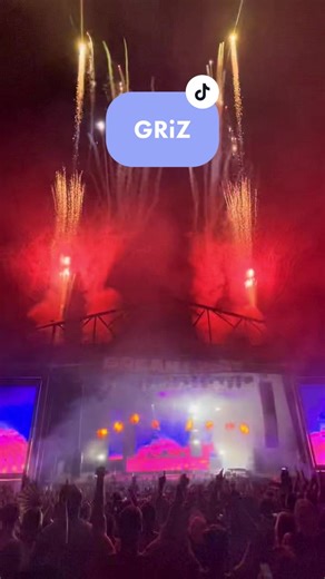 Never stopped smiling the entire set. GRiZ is such a huge reason I fell in love with EDM. What an incredible end to one of the best sets. Until next time, @GRiZ🐻🌈☯️ #edm #breakawayfest #griz #smashthefunk