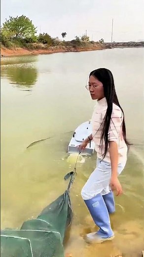 Set Fishing Traps with Ease in The Pond : RC Boat Does the Work