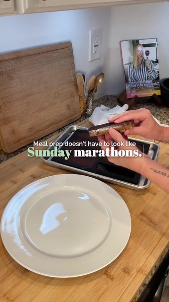 We were told it meant hours on Sundays, rows of identical containers, and eating the same thing all week. But meal prep can be simple. It can mean chopping one veggie. Cooking one grain. Making one sauce. Small steps add up. And that’s what makes it sustainable. 👉 Ever burned out by traditional meal prep? Comment YES 👇 if that’s you. simple prep • meal prep tips • easy cooking • real life meals