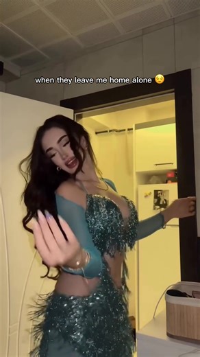 this house was NOT ready for me 💅 #bellydance #bellydancer #dance #arab #arabdance