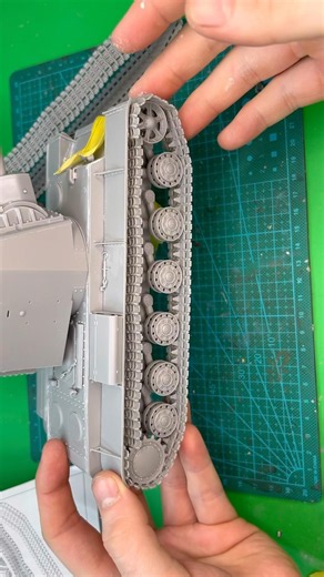 Assembling Trumpeter Tank Tracks #scalemodel #artist #paint #history #modelkit #hobby #army #cool