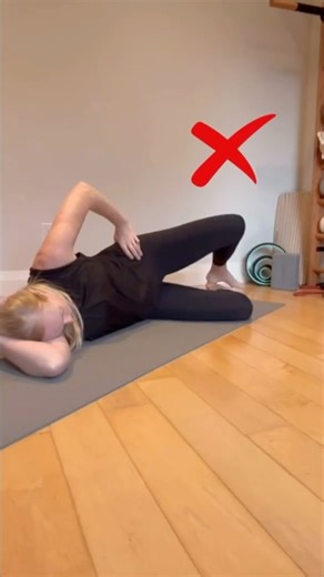 Michelle Edmison on Instagram: "❌ I will never EVER give a patient a clam shell. Why? We are almost always locked up and compressed back there. Clam shells just make it worse. If you have absolutely no strength clam shells are better than nothing BUT …😬 ⚠️This is “butt-gripping” That is a stabilization strategy but it’s a non-optimal one with a lot of consequences for how you move and the rest of your body. Here are some of my favourite “designer clam shells” : 1️⃣ The modified wall clam 2️⃣ PR