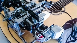 Lego Robot Can Play the Guitar [Video]