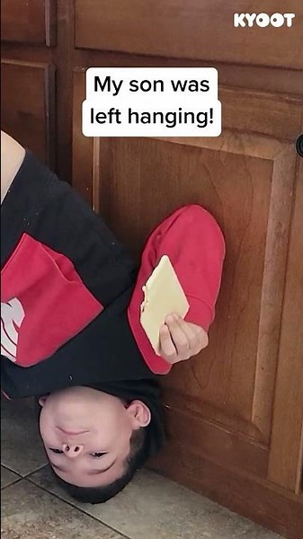 Nothing stands between me and snack time #hanginthere #snacks #fails #funny #shorts