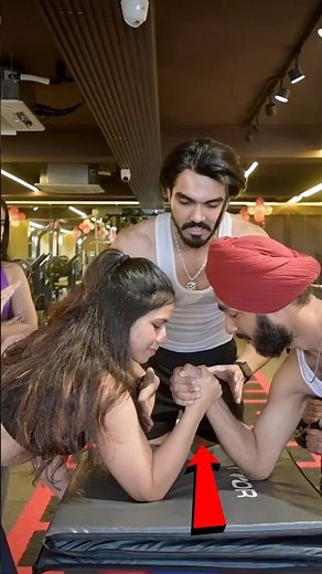 Muscular Woman Vs Average Man (Who’s Stronger)