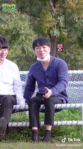 여자 방귀 꼈을때 남자들의 반응 | 깜짝 프랭크