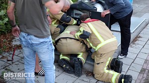 Delft – Aan de Wezelstraat in Delft is zaterdagavond 29 juli een kindje in een ondergrondse plastic-container gevallen... Meer info en foto’s in ons item op onze website of via onze District8-app: https://district8.net/kindje-valt-in-ondergrondse-container-wezelstraat-delft.html | district8.net