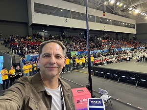 630K views · 31K reactions | Sa fim bucuroși sau triști ? În timp ce toți se ciomăgesc pentru ciolan, pustii ăștia se pregătesc să vorbească limba română la NASA, Google, Microsoft..Oamenii merg unde sunt apreciați și cresc unde sunt iubiți. E bine că mulți dintre ei vor pleca? E rău ? | Dan Negru | Facebook