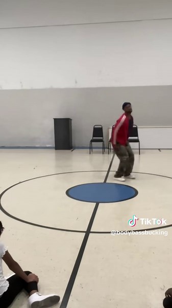 When I did an intensive for the dance team kiddos in my hometown! #bodybassbucking #majorette #majorettedance #majorettechallenge #danceteam