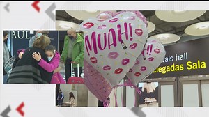 ¿Qué es la felicidad? Para saberlo acude a la terminal de llegadas de Barajas