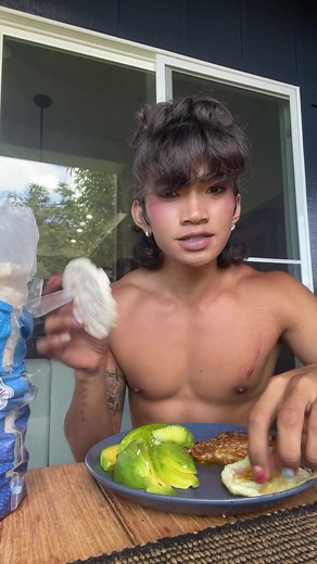 bretmanrock (@bretmanrock)’s video of bretman rock mango