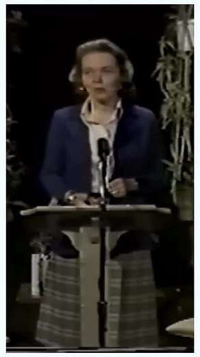 20K views · 529 reactions | 懶✨ Words of Wisdom for your weekend! Elisabeth shares truths about what it means to live the Christian life 懶 Watch the full talk with the link below: https://elisabethelliot.org/resource-library/video-talks/reliquishment/ | Elisabeth Elliot | Facebook