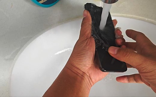 小米14防水实测，原来还有湿手也这么强