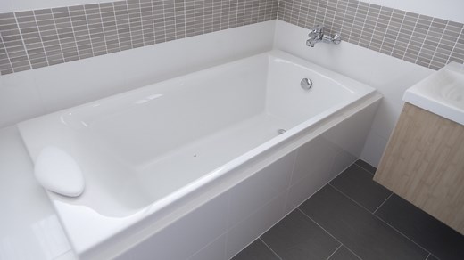 The Two Best Ways to Remove Rings From Your Bathtub