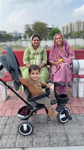Aaj mummy ne poori society ke chakkar lagwa diye #dailyvlogs #minivlog #shortvideo #familyvlog