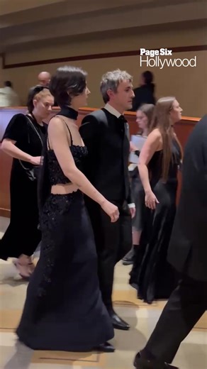 Gracie Abrams and Paul Mescal arrive hand in hand to the 2026 Oscars 🖤