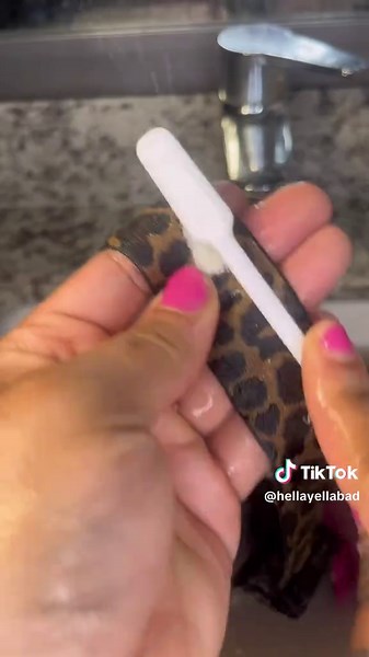 How to Clean Hair Combs and Brushes Effectively