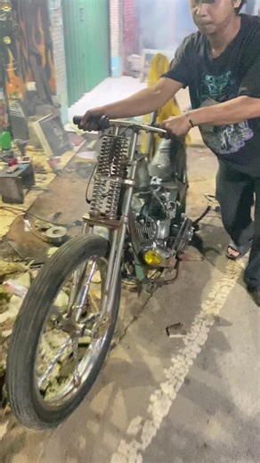 Explore Vespa Chopper Styles and Modifications