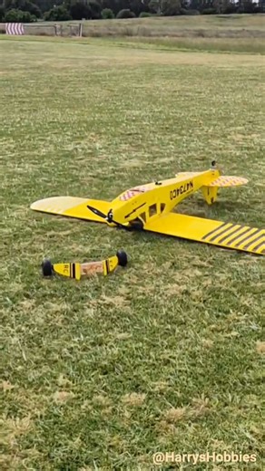 Unfortunately the landing gear couldnt hack it on this Vintage Piper Cub #Landing #Onboard #Fly #rc