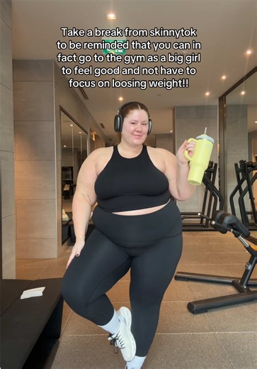 At the gym to feel good and not having to focus on losing weight!! Imagine that #plussizetiktok #activewear #workoutset