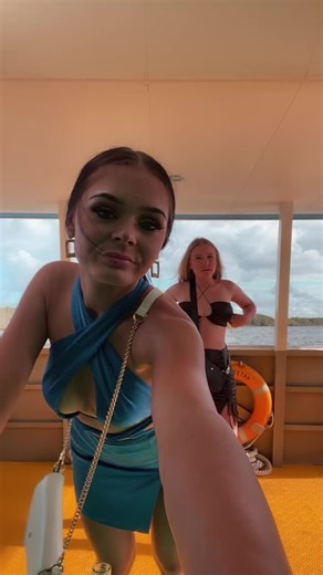 Fun Boat Day Outfits for Summer