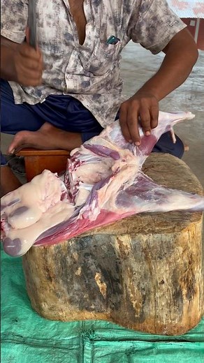Goat meat cutting skills #meatcuttingtechniques #meatslicing #butchering