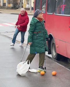 20K views · 556 reactions | Man assists elderly woman onto bus (For entertainment purposes only. Consult professionals if guidance on activities is presented. No brand affiliation is implied if any are shown. If inspired by true events, creative adaptations may be included. Content may include public footage.) | Fabiosa Fitness | Facebook