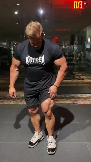 6.3M views · 78K reactions | The Quad Stomp.. Noted as one of the most iconic poses ever captured on a bodybuilding stage by many, but just my signature pose.... If you got it, then show it!! Circa 2009 #quadstomp | Jay Cutler | Facebook