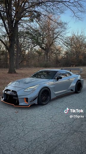 Nissan GTR R35 Features and Performance Insights