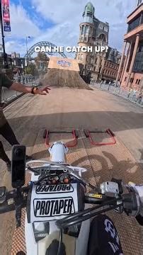 When the chase becomes the strategy 🏍️💥