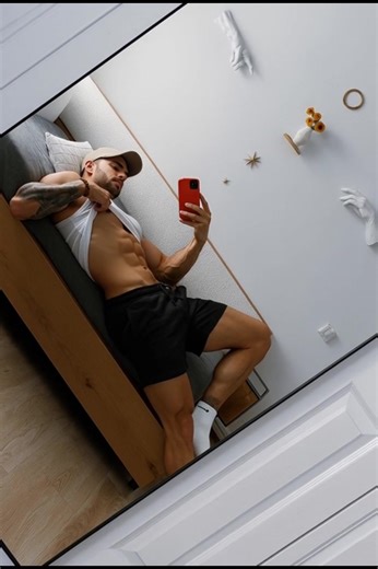 Rail 💪🏻🔥26 yrs 1.89 cm 🔥💪🏻 From 🇧🇪 Masculine Obsession. Raw strength. Sculpted bodies. Unapologetically bold. A visual sanctuary for those who worship the male form at its peak. 💪🏻Muscle • Desire • Power • Pride #muscle #fitness #croosfit #Man #fitnessmotivation