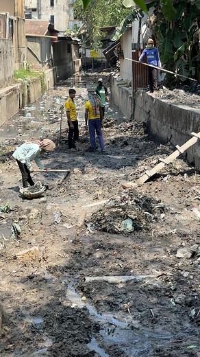 খনন কাজ চলাকালীন জামতলা,বলরাম খাল #wastemanagement #reelsfb #reelfbシ #fbpost2025シ #fbreelsfypシ゚viralシ #sylhetcity #BDClean #everyonehighlights #everyonefollowers | সিসিক বর্জ্য ব্যবস্থাপনা বিভাগ