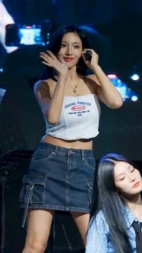 [Lightsome Grassland] Grassland checking the microphone status during the performance