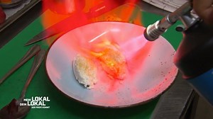 Wochenfinale in Chemnitz: Gastgeber und Vollblutgastronom Tobias bringt in der Speisekammer gehobene Weltküche auf den Teller. Werden seine Mitstreiter diese auch zu würdigen wissen? 🤷‍♂ „Mein Lokal, Dein Lokal“ mit Mike Süsser - montags bis freitags um 17:55 Uhr bei Kabel Eins | Mein Lokal, Dein Lokal