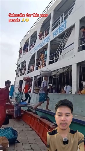 Extreme Risk! Poor Workers Trading Between Two Ships in the Open Sea 😱🌊
