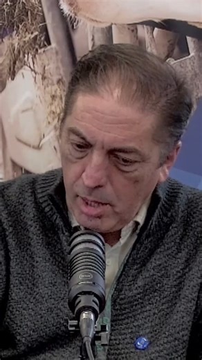 Valor Agregado Agro on Instagram: "El «Lacha» Lazzari dijo: “si a la Argentina le sacás los costos, vuela” y además repartió críticas para todos: «Vaca Muerta es la capital Nacional de la Coima y los privados son cómplices” En el marco del Congreso de la Cámara Argentina de Forrajeros, realizado en Córdoba, el economista y empresario pyme Gustavo “Lacha” Lazzari participó de un streaming, conducido por Germán Tinari de Valor Agregado Agro, en el que analizó la situación del sector porcino, la re